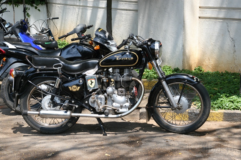 IMG_4777.JPG - This is a Royal Enfield motercyle.  I'd never seen one of those before.